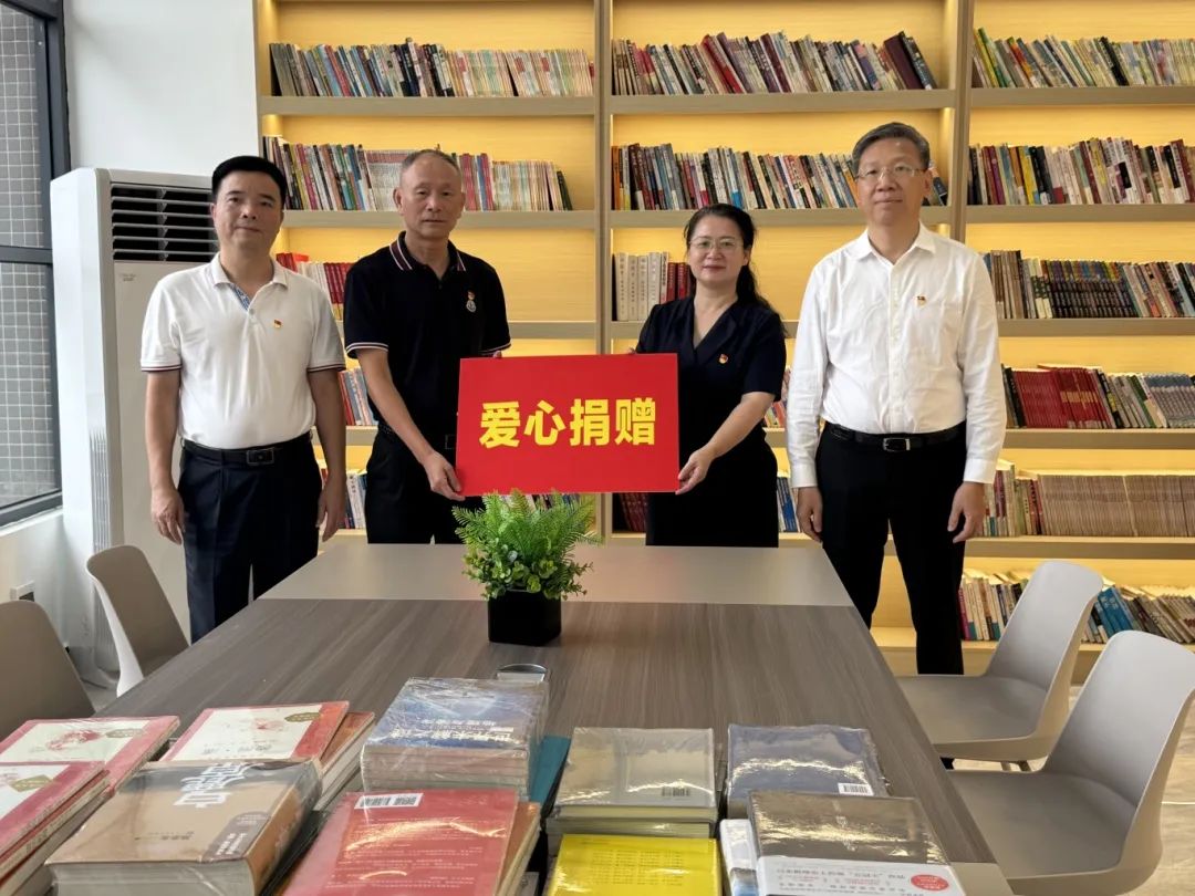 市商务局到园洲镇刘屋村开展“四下基层”“四下万家”活动(图6) 市商务局到园洲镇刘屋村开展“四下基层”“四下万家”活动(图6)